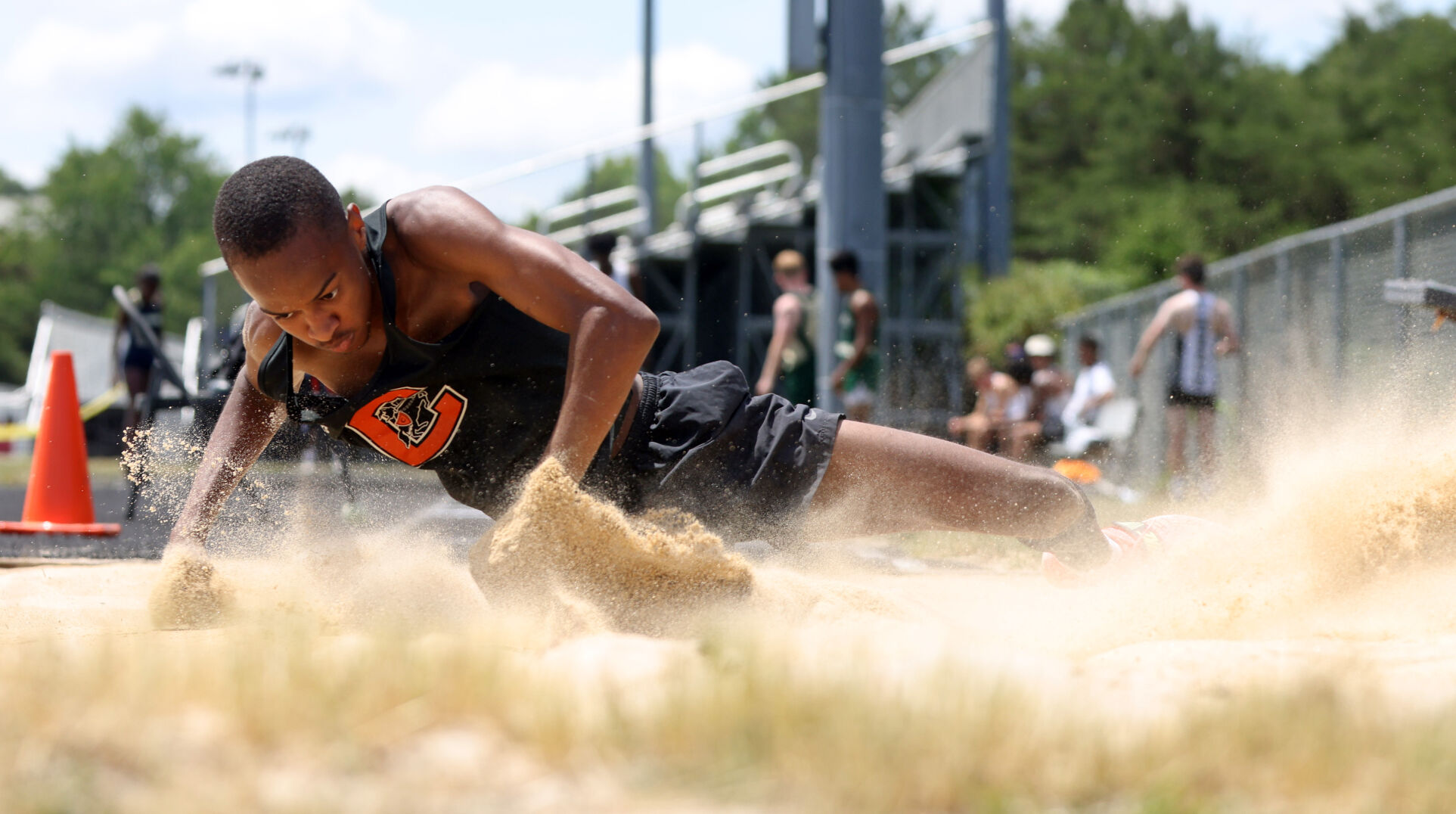 060821-cdp-sports-track661.JPG